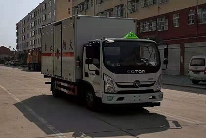 程力威牌CLW5080XRQB6易燃?xì)怏w廂式運(yùn)輸車