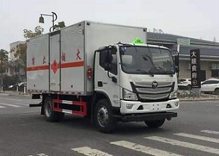 程力威牌CLW5120XRYB6易燃液體廂式運(yùn)輸車
