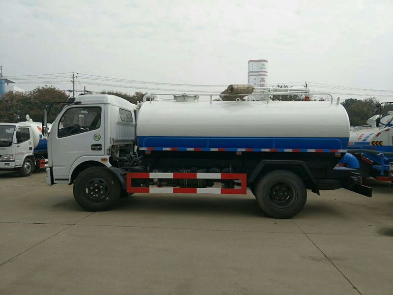 程力威牌CLW5180GLQD6瀝青灑布車