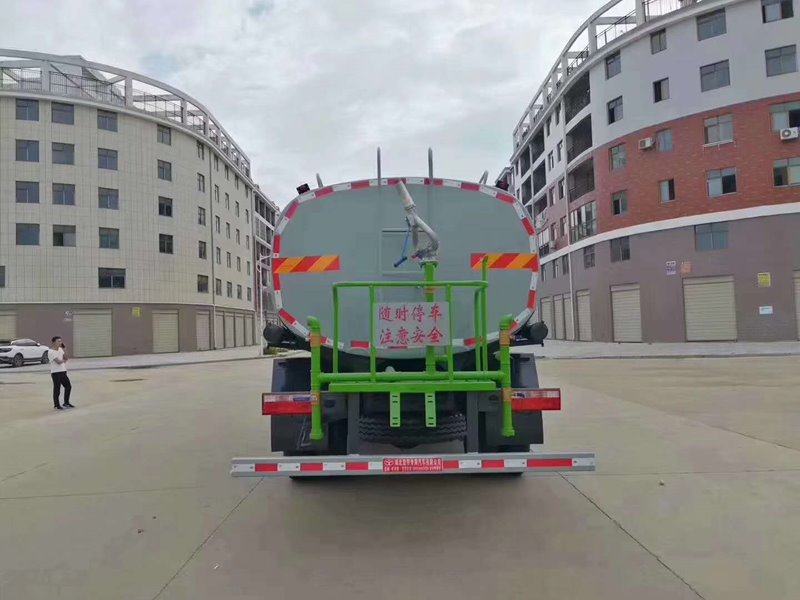 程力威牌CLW5181GLQ6瀝青灑布車