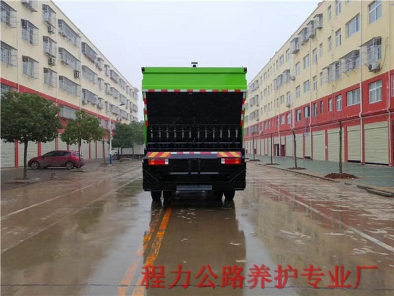 程力威牌CLW5180TFCC6同步碎石封層車