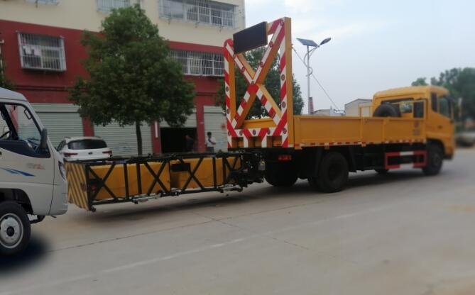 程力威牌CLW5100TFZD6防撞緩沖車