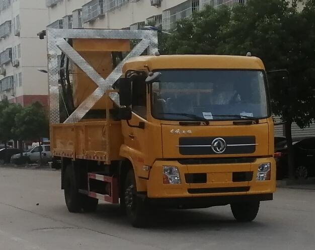 程力威牌CLW5100TFZD6防撞緩沖車