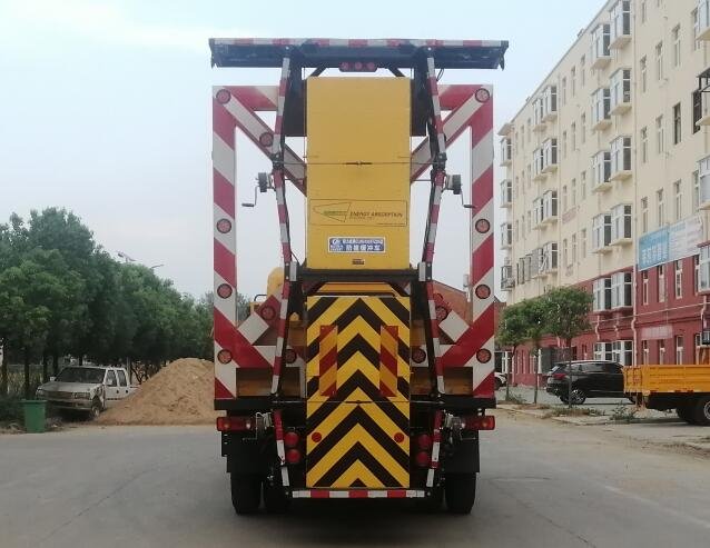 程力威牌CLW5100TFZD6防撞緩沖車