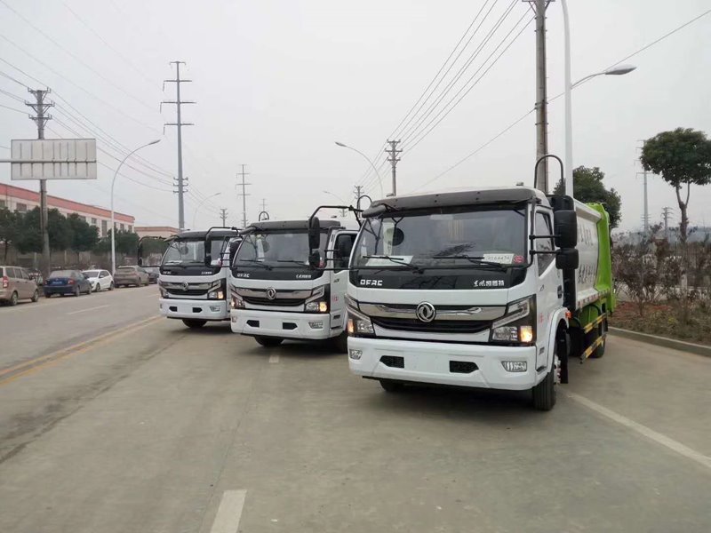 程力威牌CLW5070ZYSD6壓縮式垃圾車