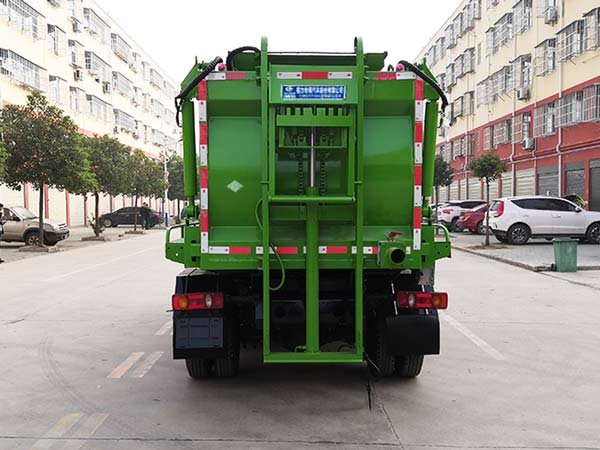程力威牌CLW5080TCAD6餐廚垃圾車