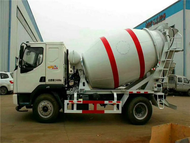攪拌車機(jī)油出現(xiàn)問題如何解決