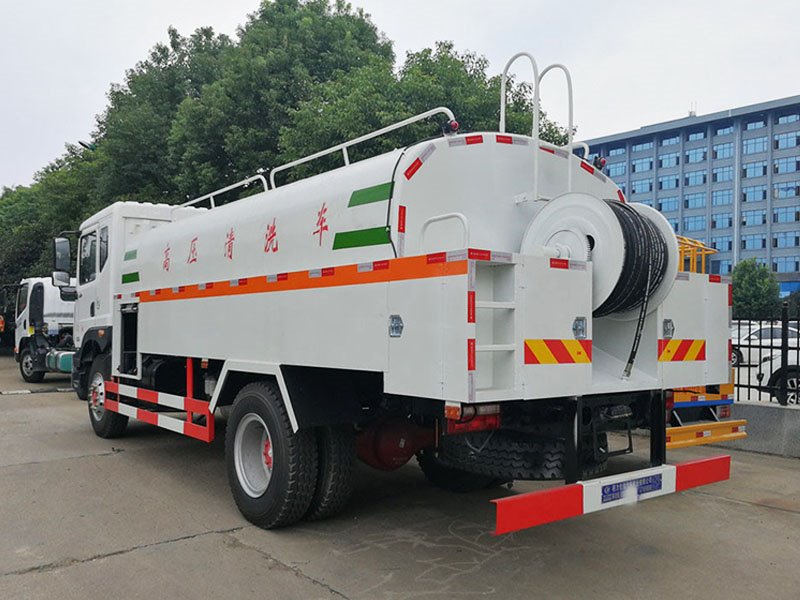 東風(fēng)大多利卡高壓清洗車的作用