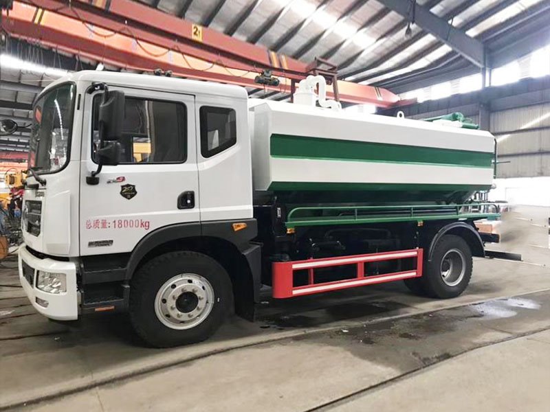 藍(lán)牌清洗吸污兩用車(chē)的價(jià)格
