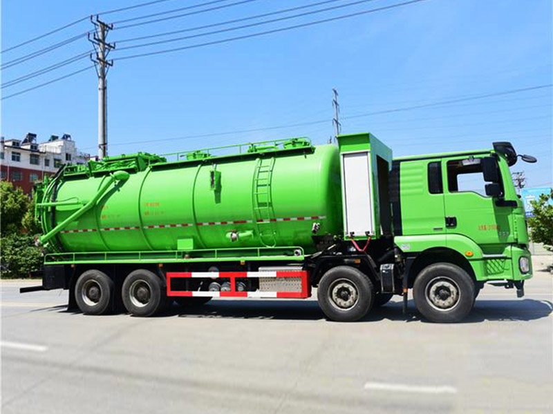 青春款國(guó)六水污互通清洗吸污車