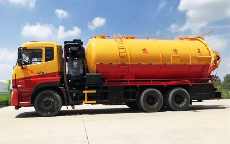 后雙橋帶副發(fā)動(dòng)機(jī)清洗吸污車(chē)多少錢(qián)