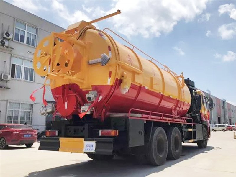 后雙橋帶副發(fā)動(dòng)機(jī)清洗吸污車(chē)多少錢(qián)