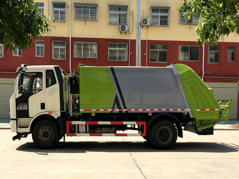 解放12方壓縮式環(huán)衛(wèi)垃圾車低成本價