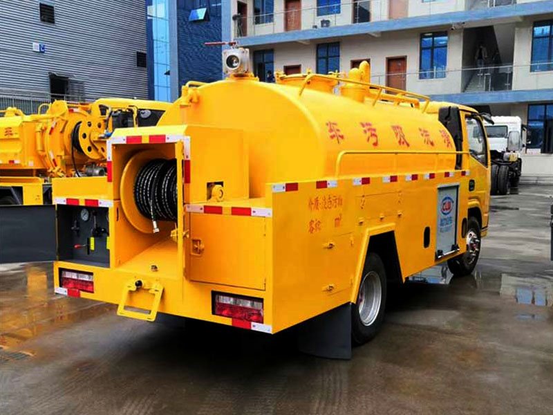 東風(fēng)國六小型清洗吸污車廠家配置