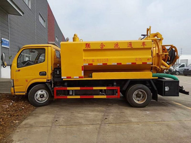 東風(fēng)小多利卡聯(lián)合疏通車