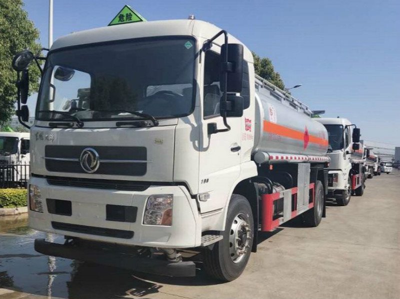 12噸東風天錦鋁合金油罐車專業(yè)生產(chǎn)廠家直銷