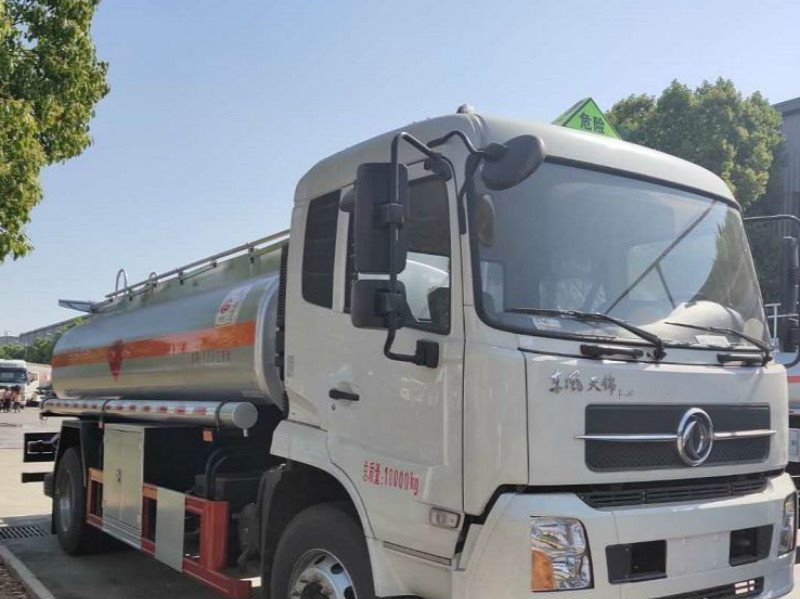 12噸東風天錦鋁合金油罐車專業(yè)生產(chǎn)廠家直銷