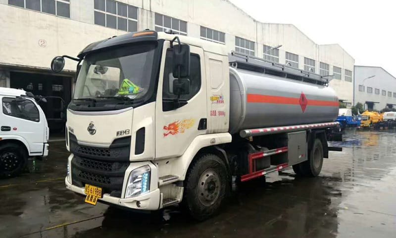怎樣才能保證油罐車運(yùn)輸安全