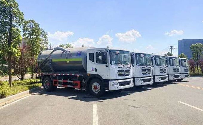 國六13方東風(fēng)多利卡吸污車