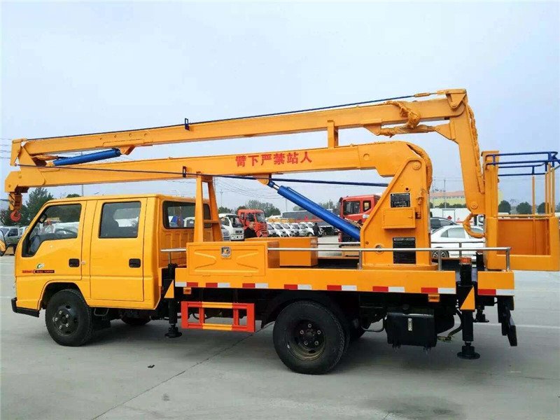 高空作業(yè)車需要注意哪些問題