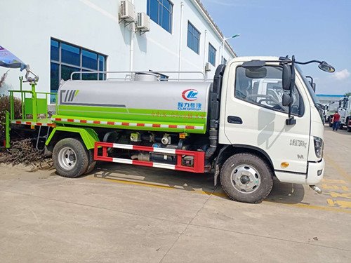 國六帶翻轉(zhuǎn)駕駛室駿鈴灑水車