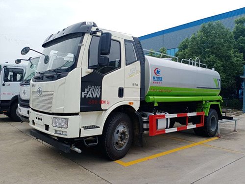 一汽解放綠化噴灑車