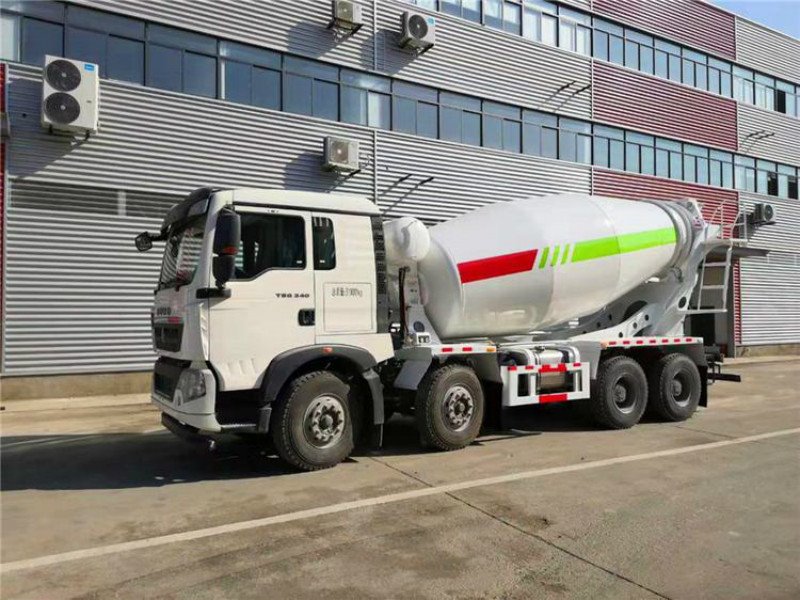 新款豪沃輕量化攪拌車廠家降價(jià)出售