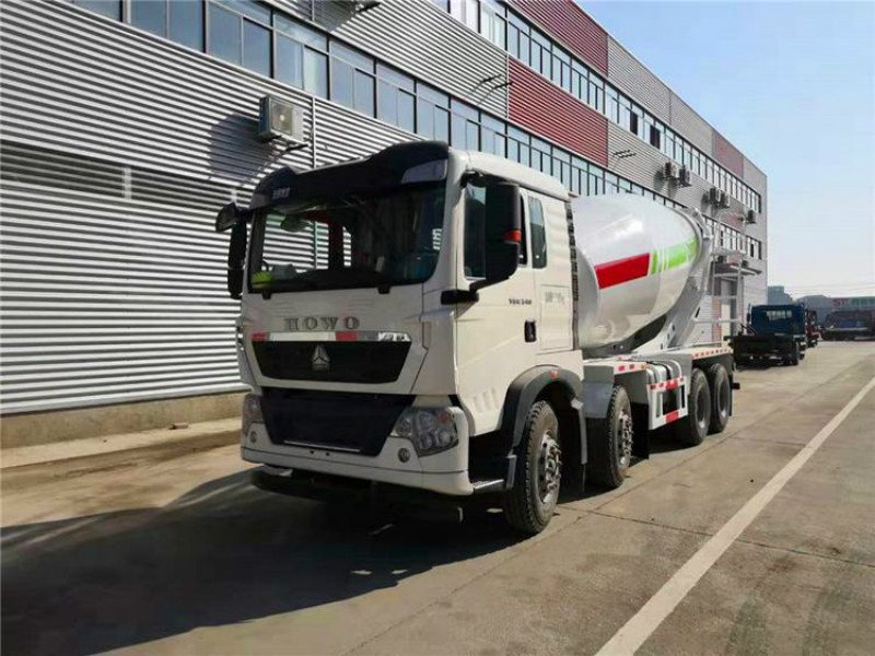 新款豪沃輕量化攪拌車廠家降價(jià)出售