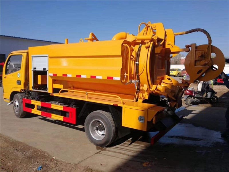 清洗吸污車的 兩大罐體 類型及優(yōu)點(diǎn)