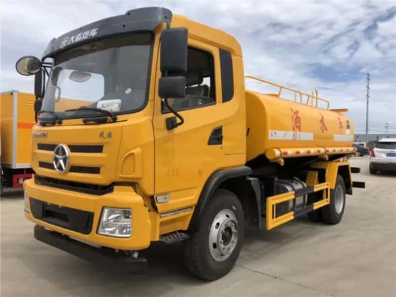 D913大運風(fēng)度灑水車