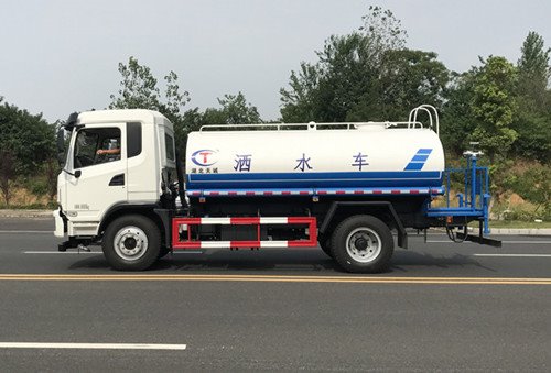 國六5噸大運綠化灑水車