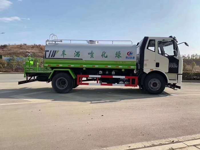 國六一汽解放綠化灑水車