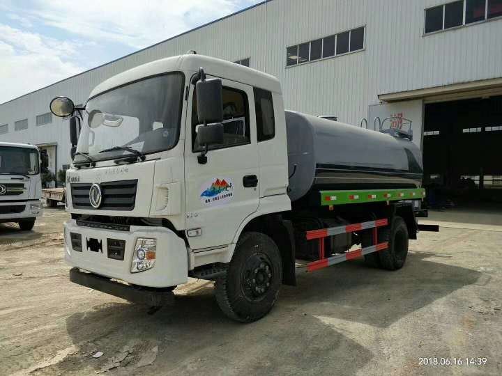 采用東風(fēng)D9專用底盤綠化灑水
