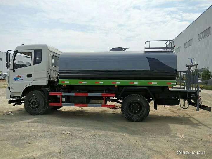 采用東風(fēng)D9專用底盤綠化灑水