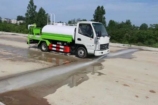 程力國六凱馬藍(lán)牌灑水車