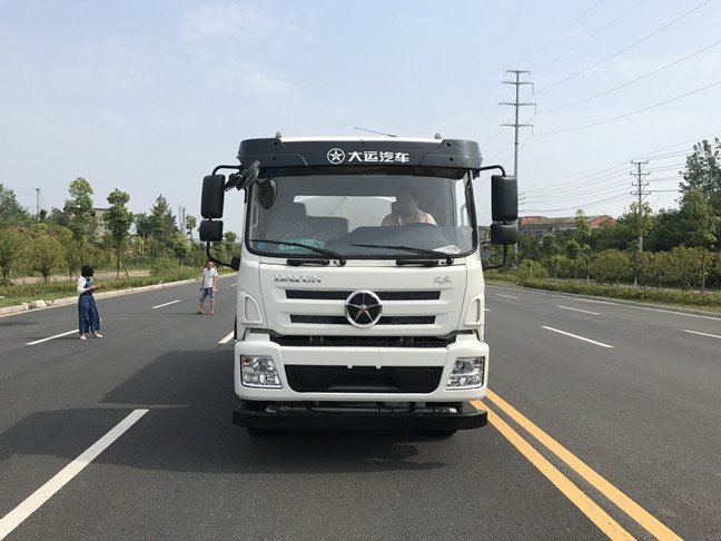 程力大運(yùn)風(fēng)度灑水車