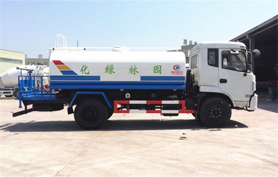 國(guó)六專用底盤噴霧灑水車