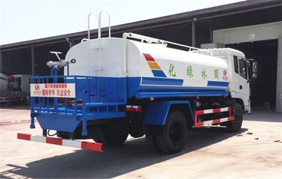 國(guó)六專用底盤噴霧灑水車