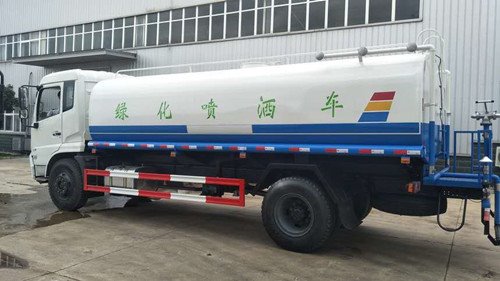 東風(fēng)天錦專底灑水車
