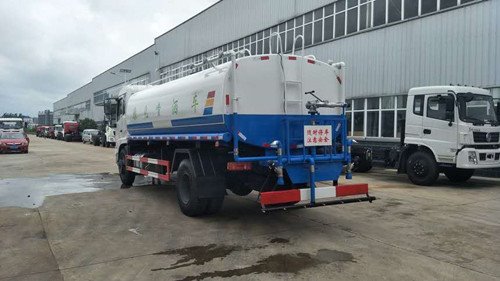 東風(fēng)天錦專底灑水車