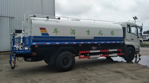 東風(fēng)天錦專底灑水車
