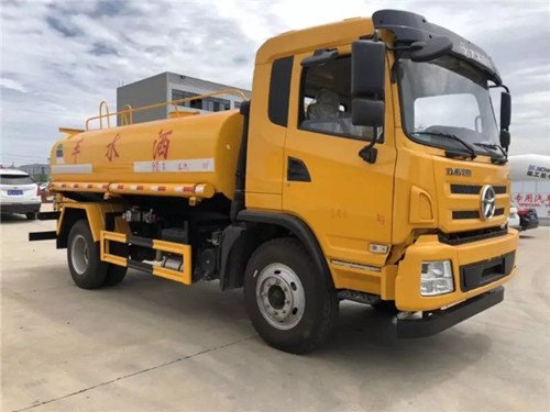 國(guó)六大運(yùn)風(fēng)度灑水車(chē)