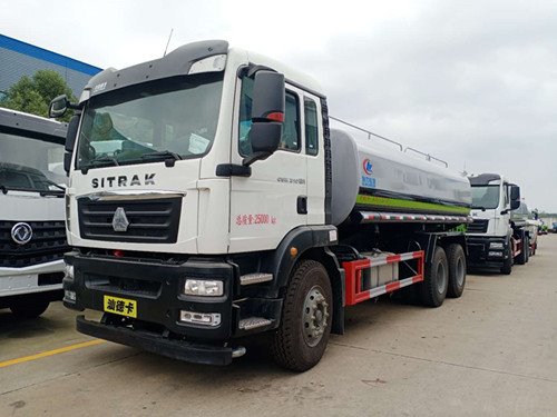 重汽汕德卡后雙橋灑水車