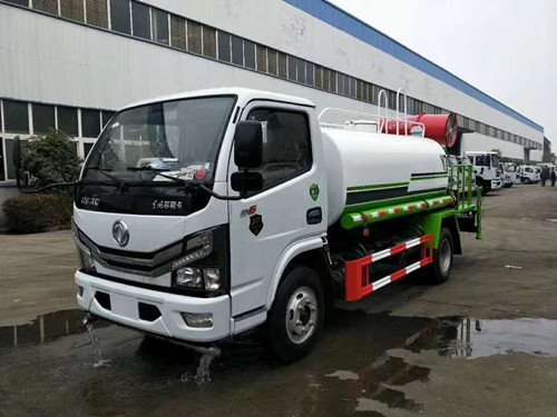 東風多利卡5噸灑水車