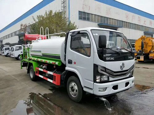 東風多利卡5噸灑水車