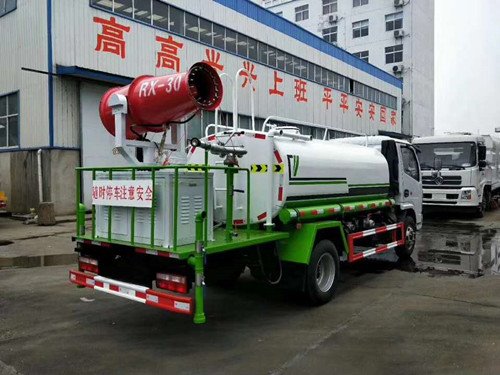 東風多利卡5噸灑水車