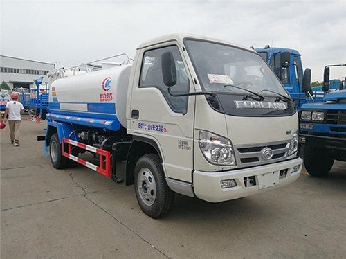 程力福田時(shí)代綠化灑水車(chē)
