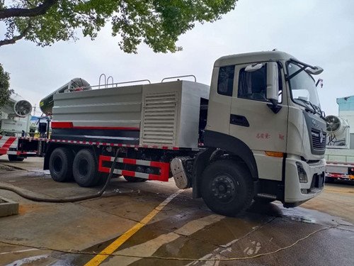 東風天龍多功能抑塵車