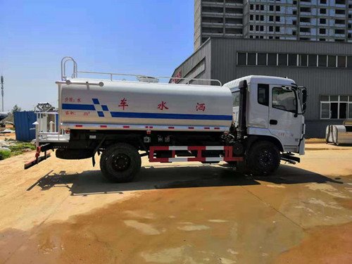 東風(fēng)華神汽車原裝底盤灑水車