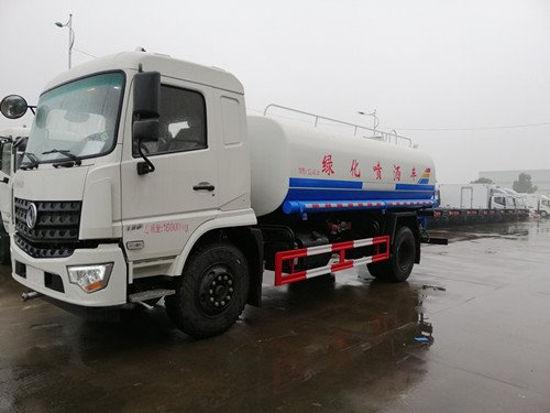 東風(fēng)華神汽車原裝底盤灑水車